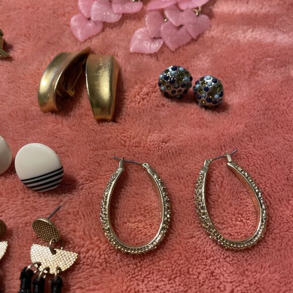 Vintage Estate Jewelry Lot Earrings Pairs Pin Pendants 33 Pcs - Picture 10 of 16